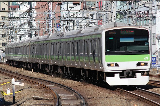 E231系トウ542編成を恵比寿駅で撮影した写真