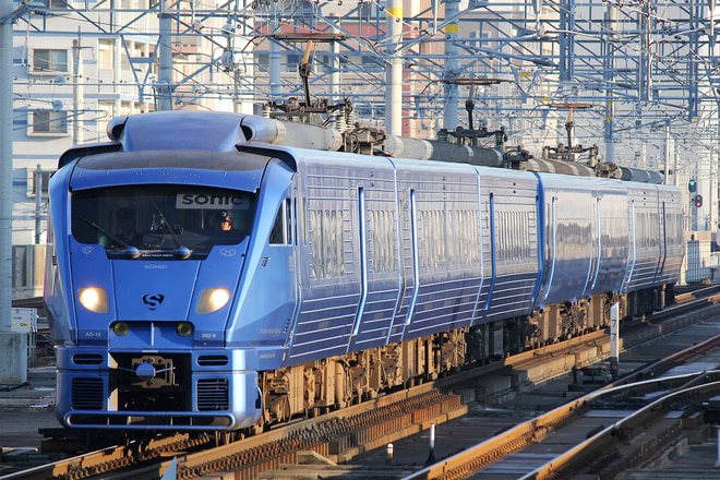 883系AO-16編成を吉塚駅で撮影した写真