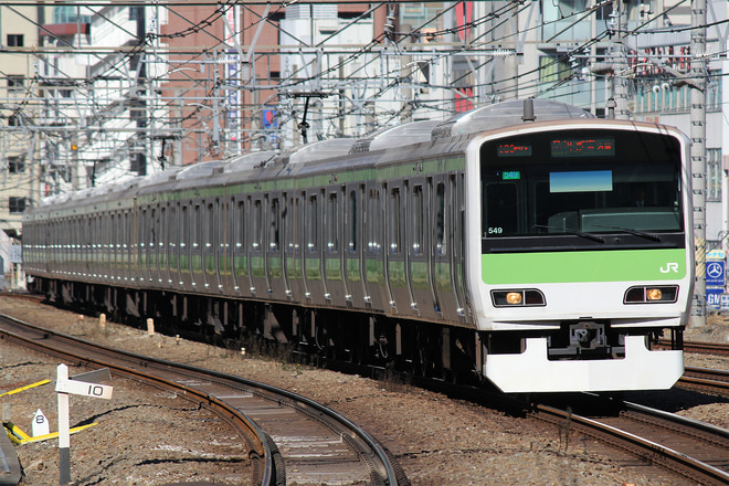 E231系トウ549編成を恵比寿駅で撮影した写真