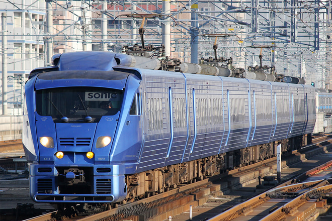 883系AO-3編成を吉塚駅で撮影した写真