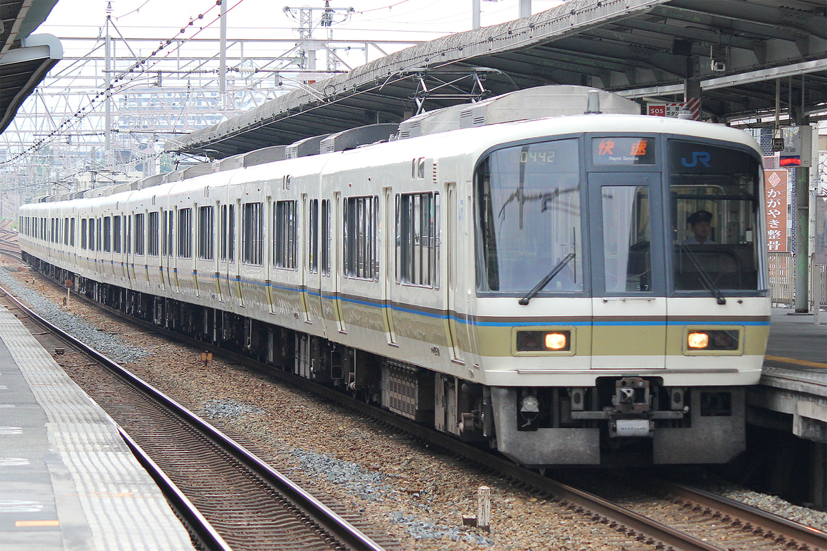 JR西日本  221系 B7編成