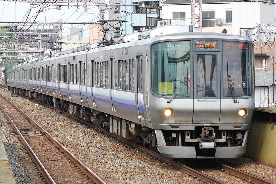 JR西223系HE406編成<br class="br-sp" />(ヒネHE406編成)の写真