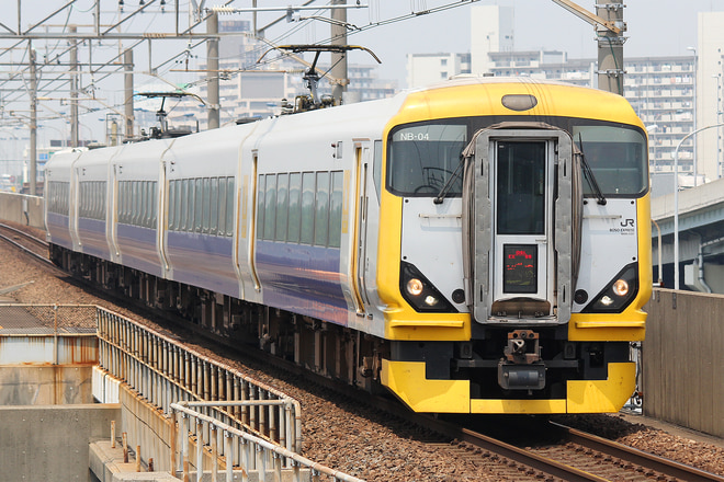 E257系マリNB-04編成を舞浜駅で撮影した写真