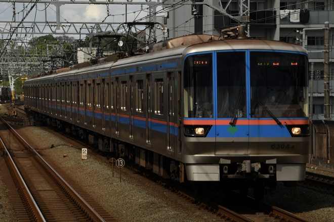 6300系6304Fを新丸子駅で撮影した写真