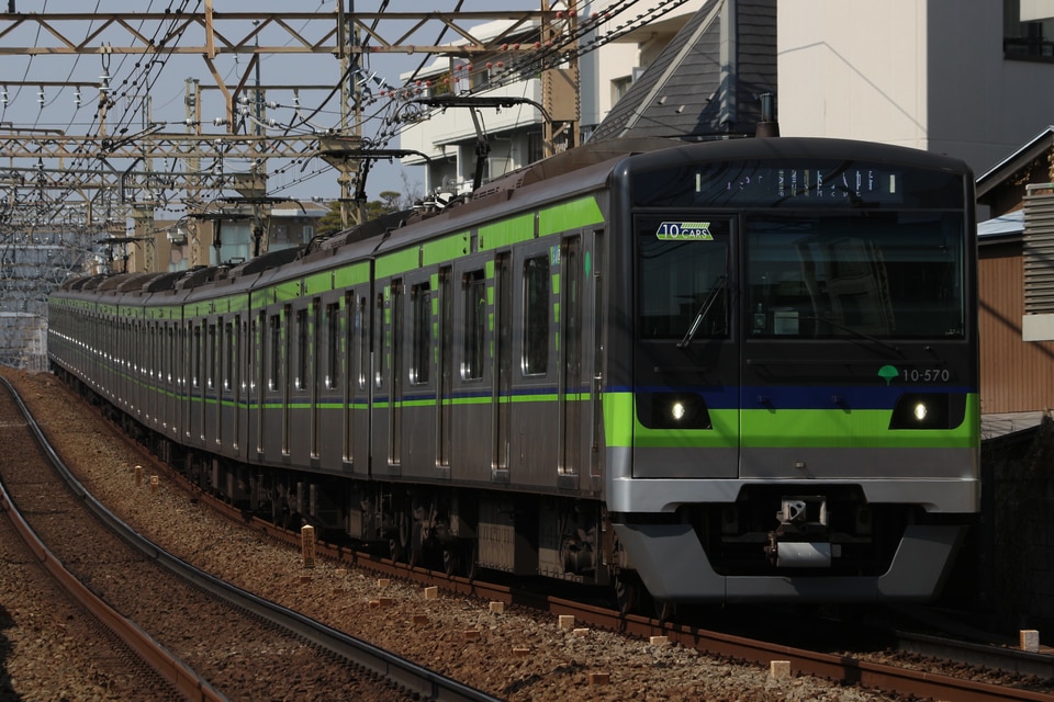 都営10-300形10-570編成<br class="br-sp" />(10-570F)の写真