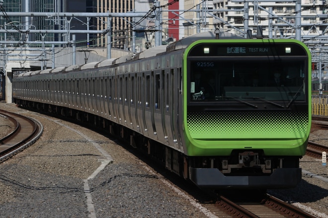 東京総合車両センター本区E235系トウ17編成を高輪ゲートウェイ駅で撮影した写真