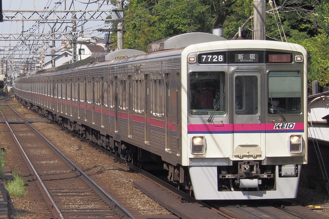 7000系7728Fを代田橋駅で撮影した写真