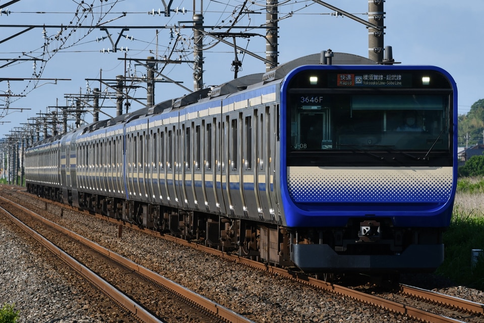 JR東E235系クラJ-08編成<br class="br-sp" />(J-08編成)(クラJ-08)の写真