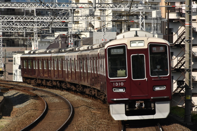 1300系1310Fを西京極駅で撮影した写真