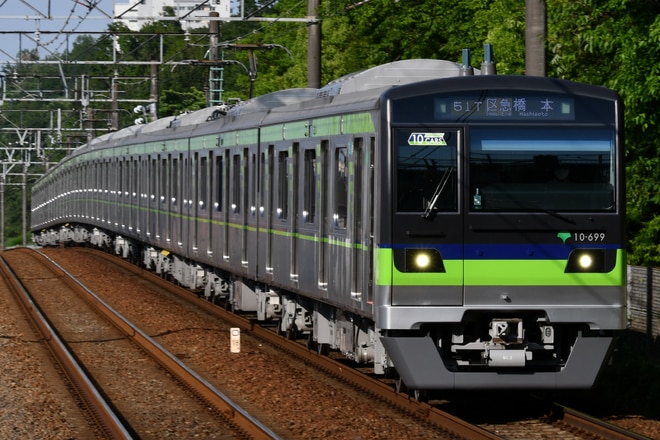 大島車両検修場10-300形10-690Fを南大沢駅で撮影した写真