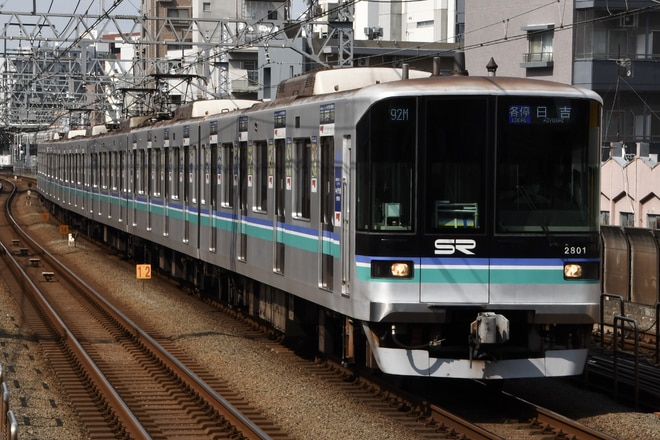 2000系2101Fを武蔵小杉駅で撮影した写真