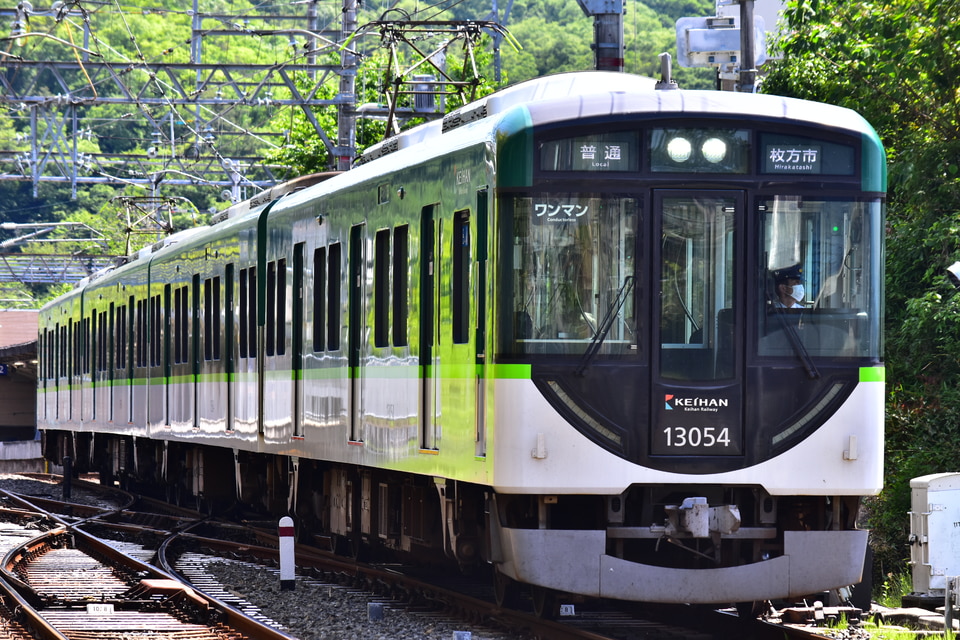 京阪13000系13004F<br class="br-sp" />(13004編成)の写真