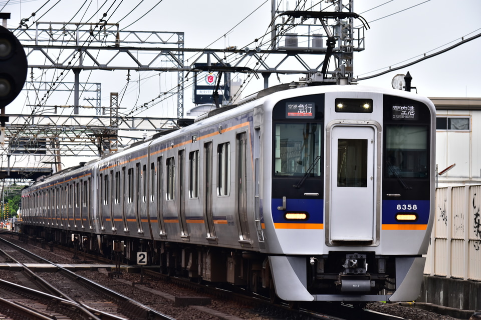 南海8300系8708F<br class="br-sp" />(8708編成)の写真