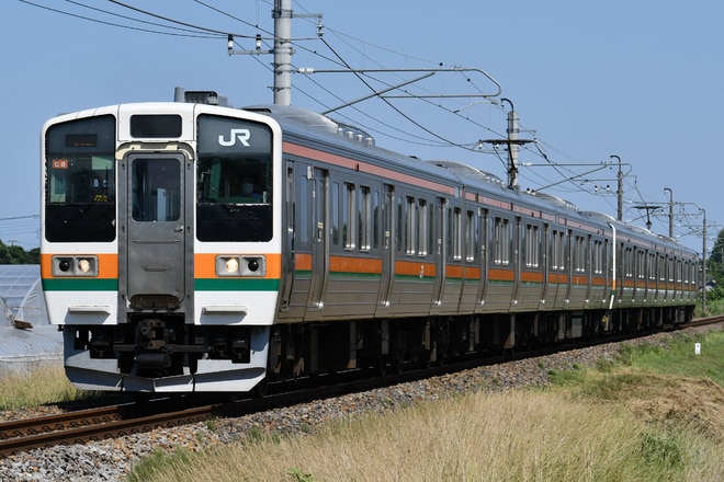 高崎車両センター211系タカC6編成を伊勢崎～駒形間で撮影した写真