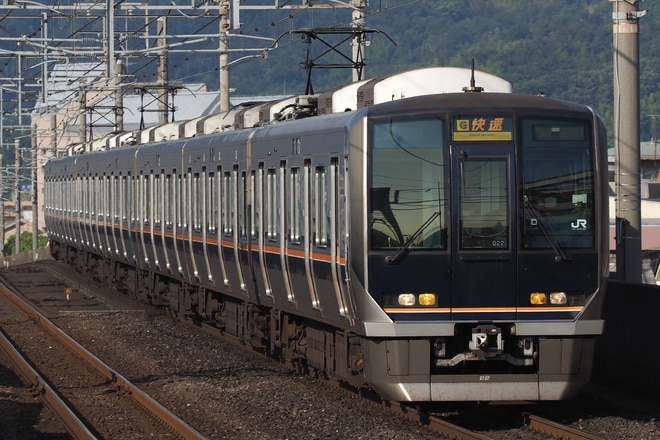 網干総合車両所明石支所321系D22編成を星田駅で撮影した写真