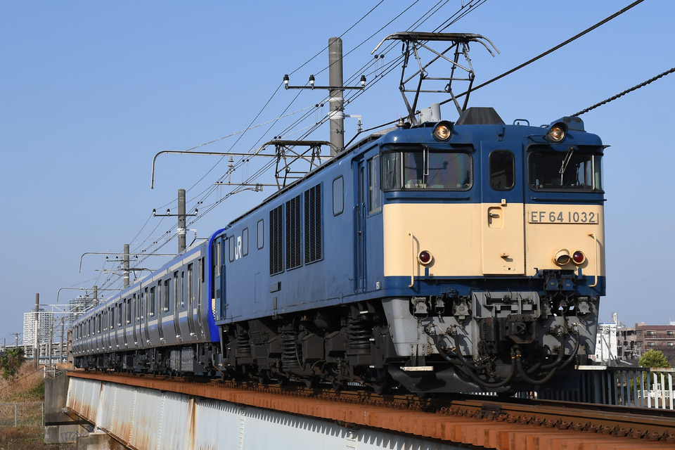 JR東EF64形EF64-1032の写真