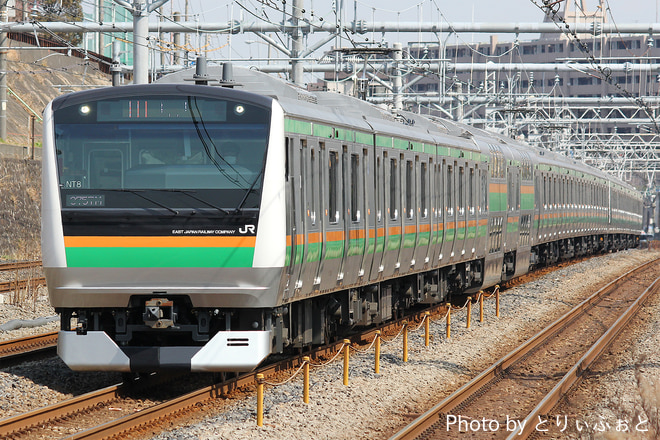 田町車両センターE233系チタNT8編成を新子安駅で撮影した写真
