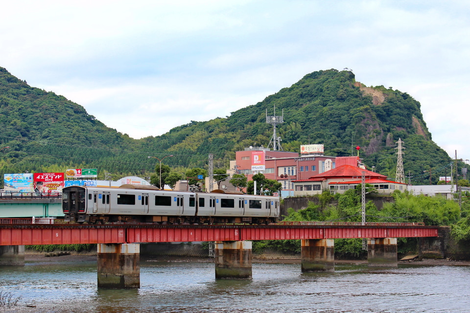 JR九817系VK011編成<br class="br-sp" />(Vk011編成)(V011編成)の写真