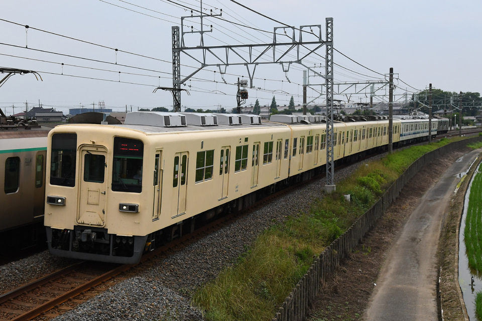 東武鉄道8000系の ピンバッチ 非売品 鉄道コレクション 東武鉄道 8000系 8564編成セイジクリーム (2両