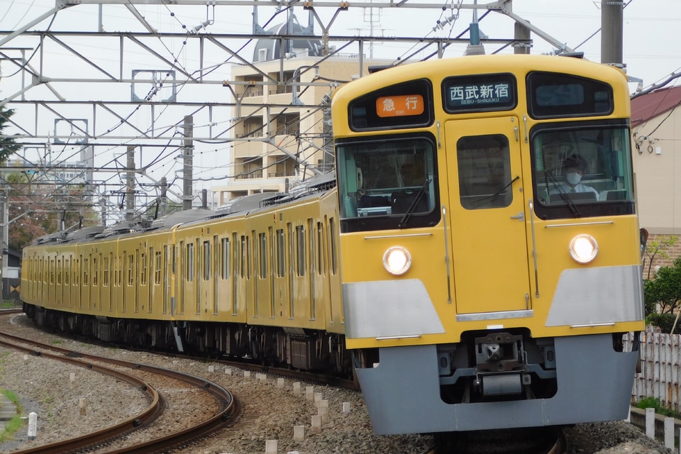 西武2000系2501F<br class="br-sp" />(2501編成)の写真