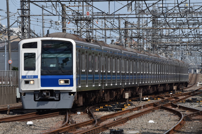 小手指車両基地6000系6110Fを西所沢駅で撮影した写真