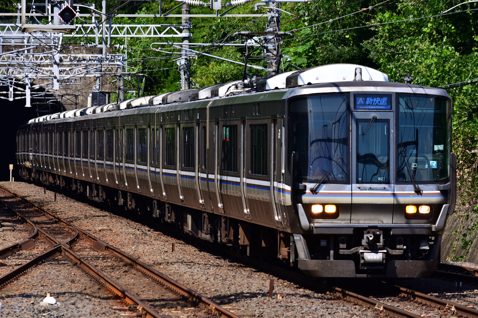 JR西223系W27編成<br class="br-sp" />(ホシW27編成)の写真