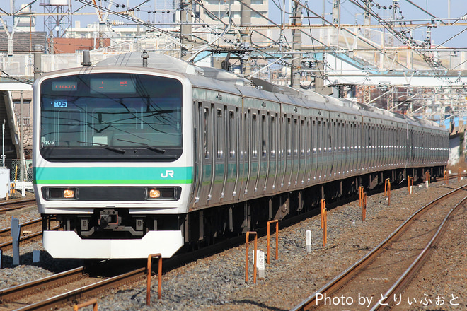 松戸車両センターE231系マト105編成を馬橋駅で撮影した写真