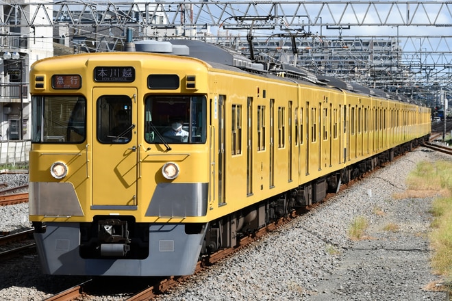南入曽車両基地2000系2405Fを新所沢駅で撮影した写真