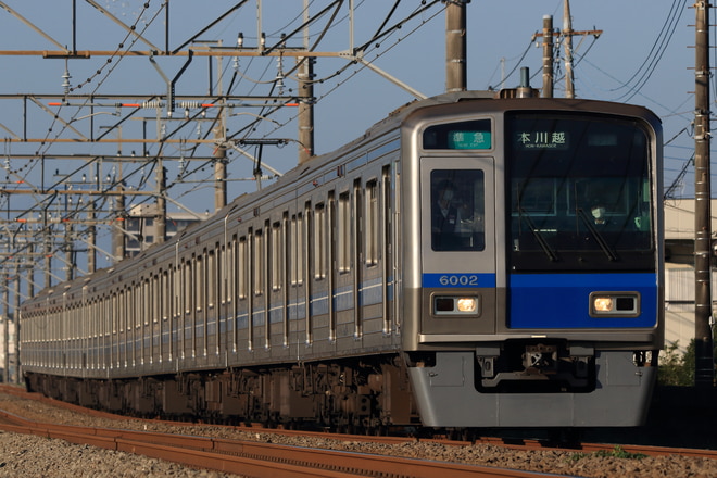 新宿線車両所玉川上水車両基地6000系6102Fを狭山市～新狭山間で撮影した写真