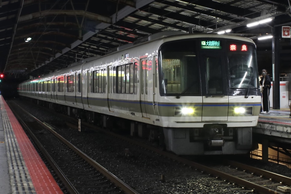 JR西221系NB809編成の写真