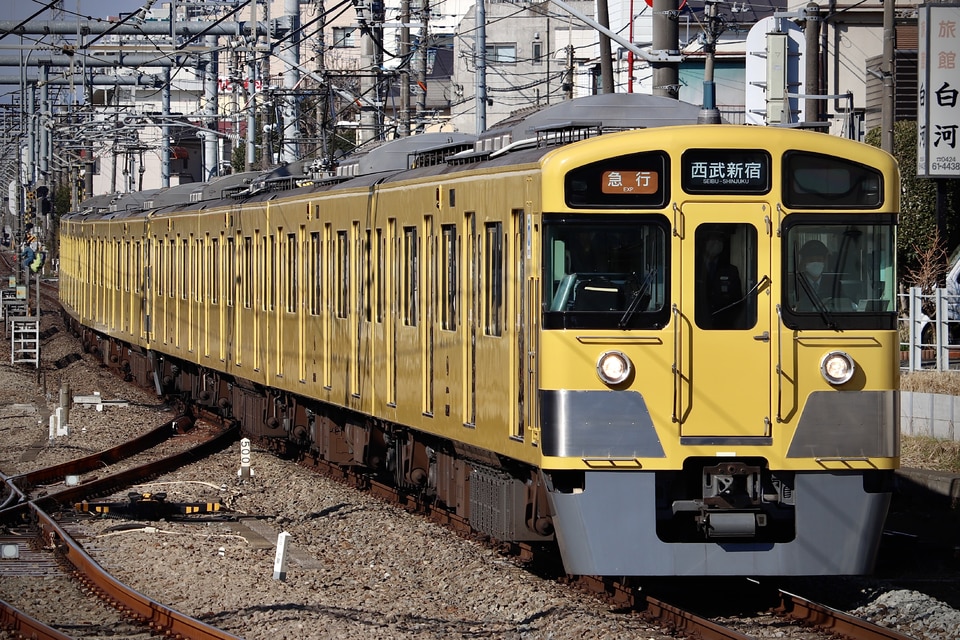 西武2000系2527F<br class="br-sp" />(2527編成)の写真