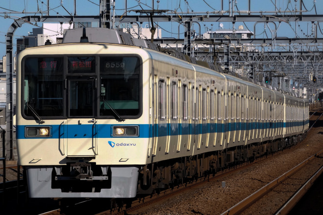 海老名検車区8000形8259Fを祖師ヶ谷大蔵駅で撮影した写真