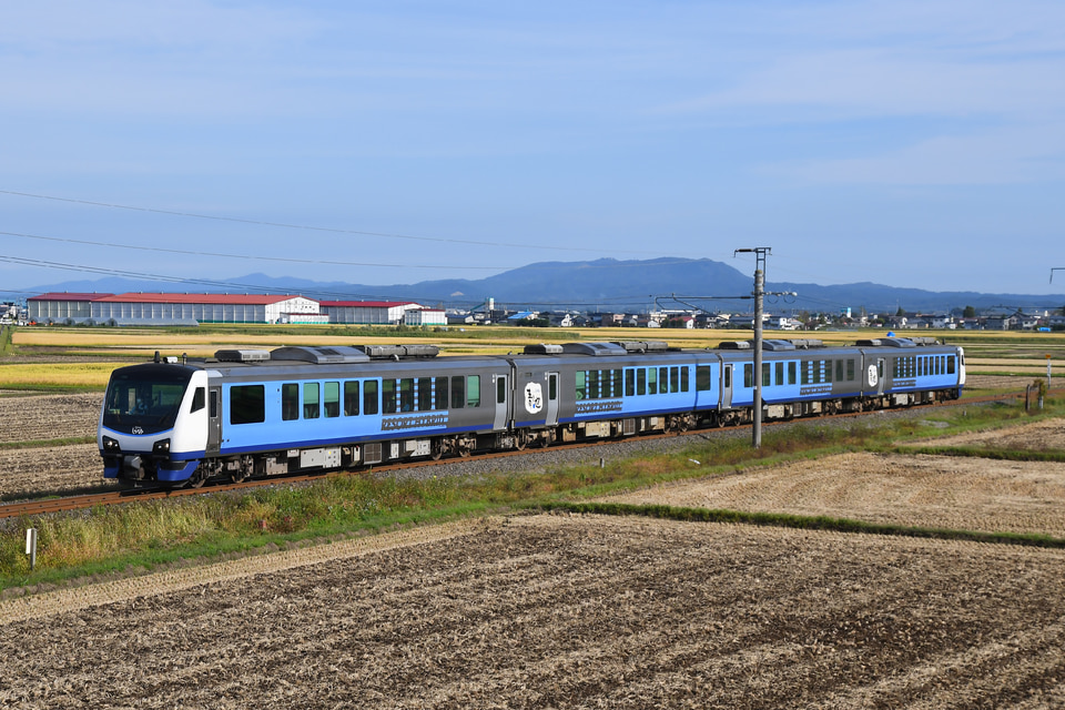 JR東日本 HB-E300系 青池編成の写真