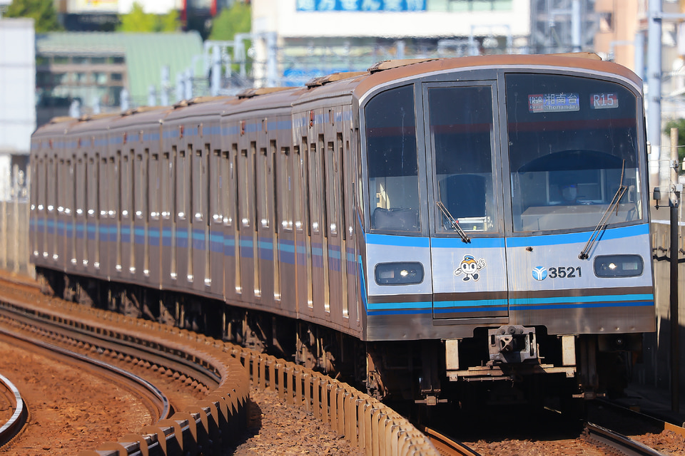 横市交3000R形3521F<br class="br-sp" />(3521編成)の写真