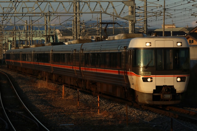 神領車両区383系シンA5編成を篠ノ井駅で撮影した写真