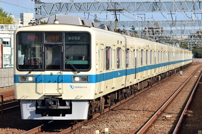 8000形8258Fを和泉多摩川駅で撮影した写真