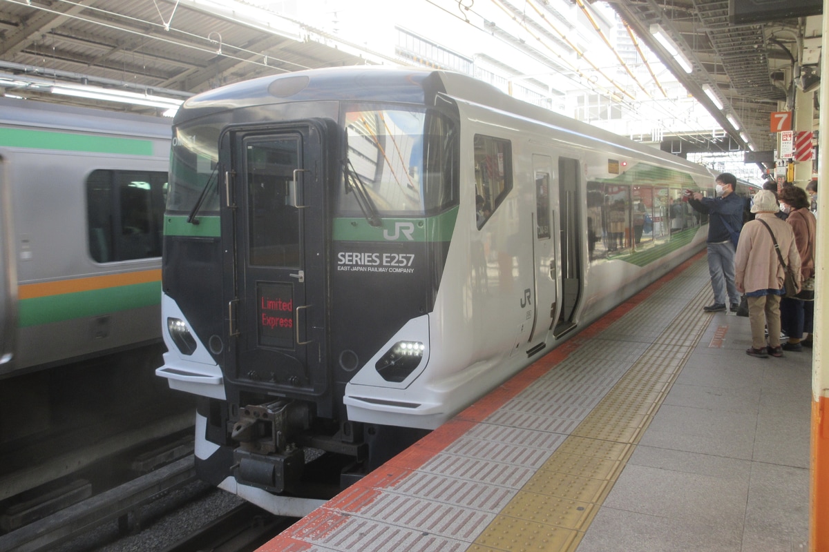 JR東日本  E257系 オオOM-51編成
