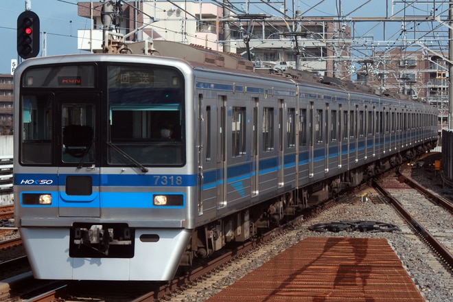印旛車両基地7300形7318編成を新鎌ケ谷駅で撮影した写真