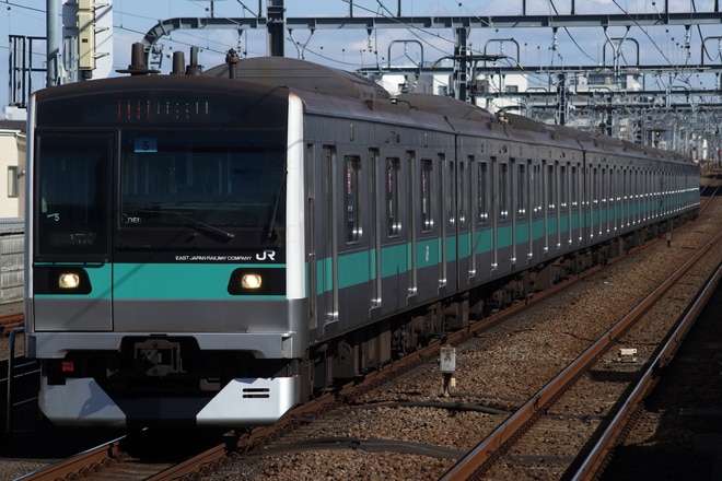 松戸車両センター本区E233系マト5編成を祖師ケ谷大蔵駅で撮影した写真