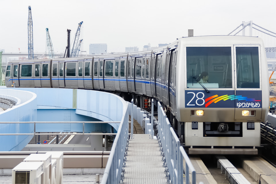 ゆりかもめ7200系7281F<br class="br-sp" />(7281編成)(28編成)の写真