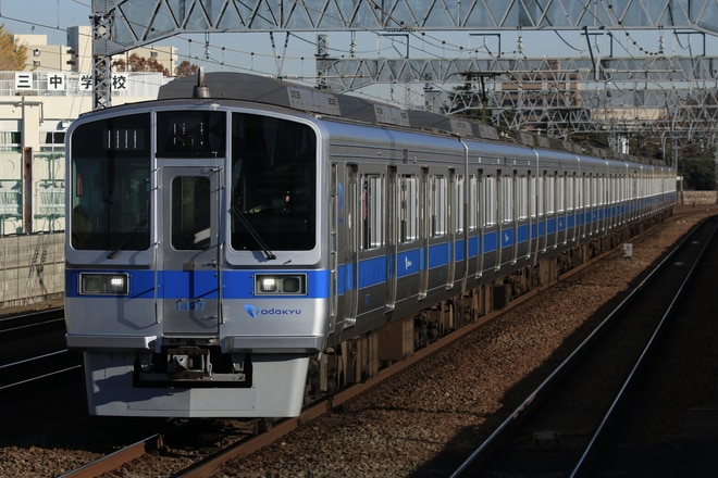 喜多見検車区1000形1097Fを和泉多摩川駅で撮影した写真