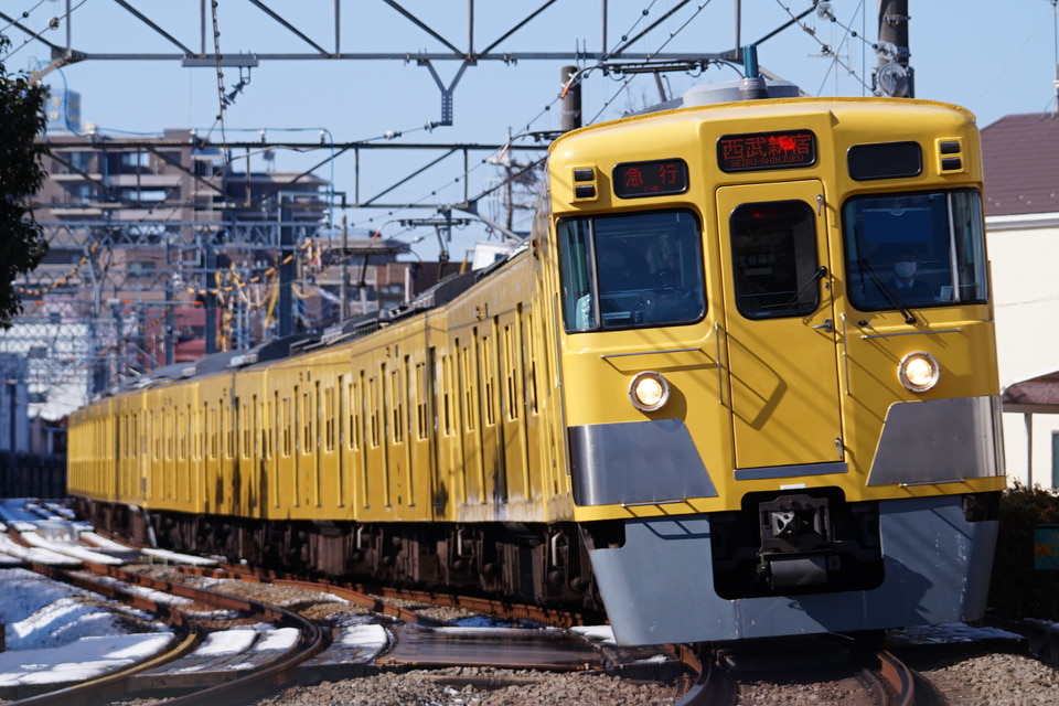 西武2000系2027F<br class="br-sp" />(2027編成)の写真