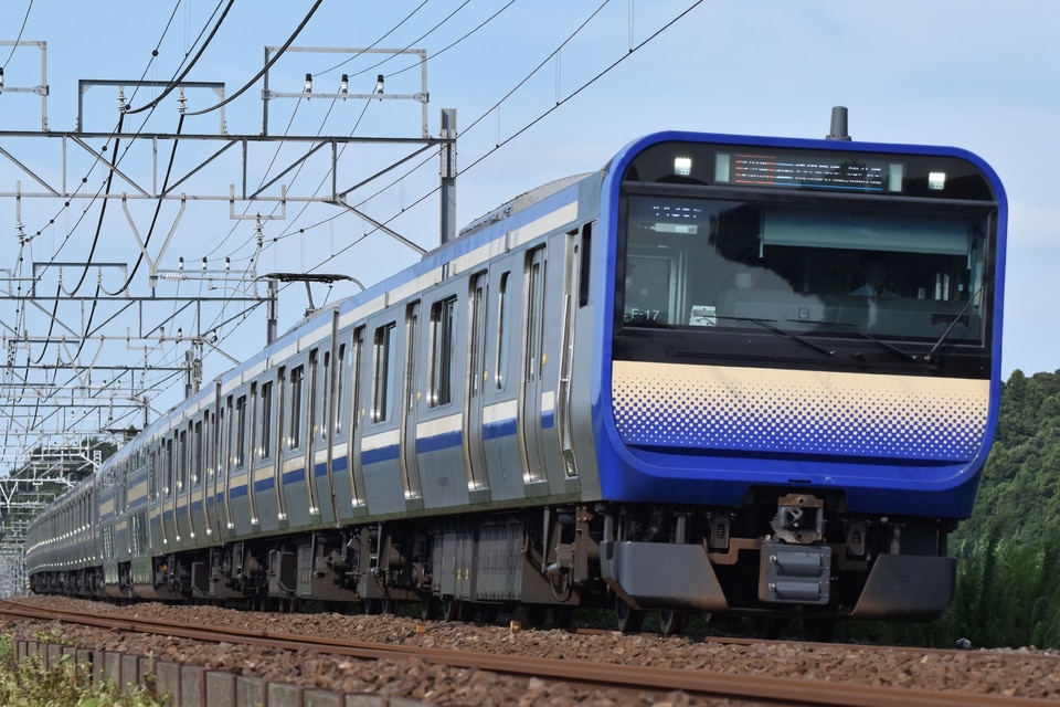 JR東E235系クラF-17編成<br class="br-sp" />(F-17編成)(クラF-17)の写真