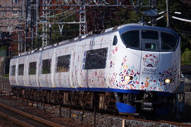 吹田総合車両所日根野支所281系HA607編成を山崎駅で撮影した写真