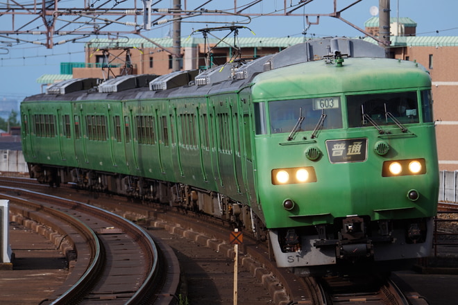 吹田総合車両所京都支所117系S1編成を大津京駅で撮影した写真