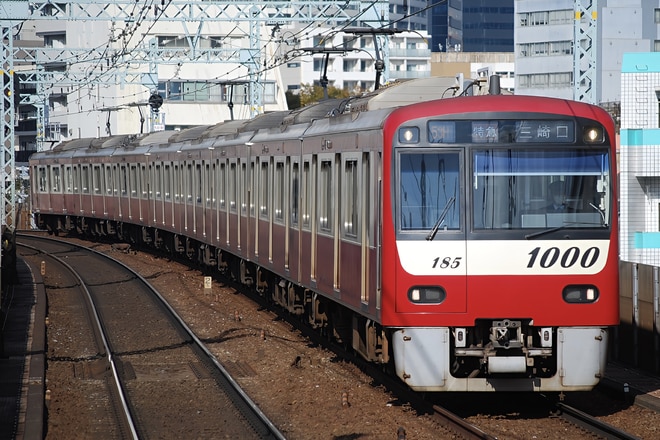 金沢検車区1000形1185Fを新馬場駅で撮影した写真