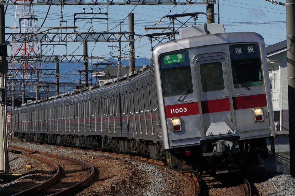 東武鉄道 10000型 11003fの写真
