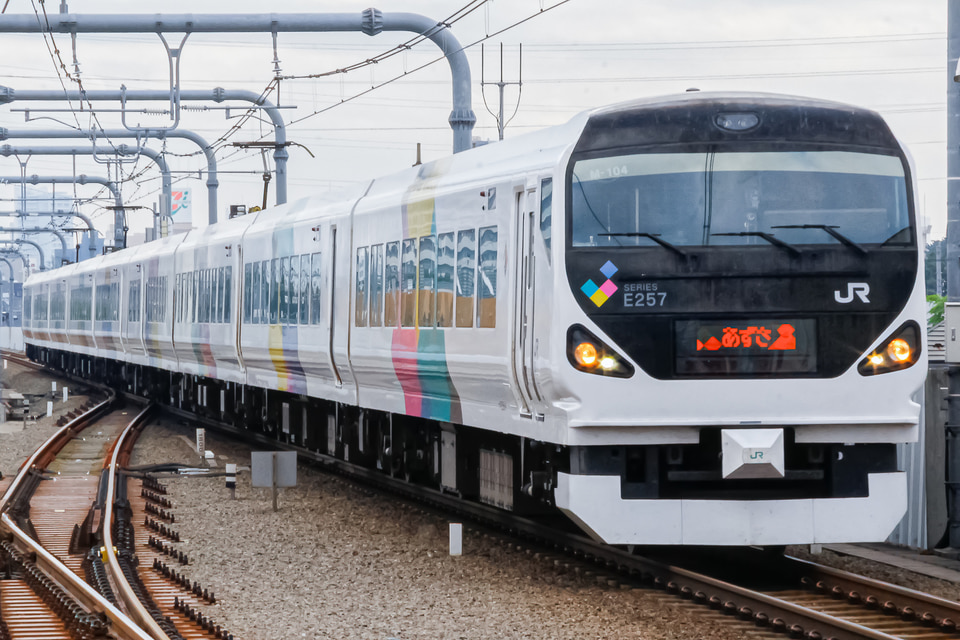JR東E257系モトM-104編成<br class="br-sp" />(モトM-104)の写真