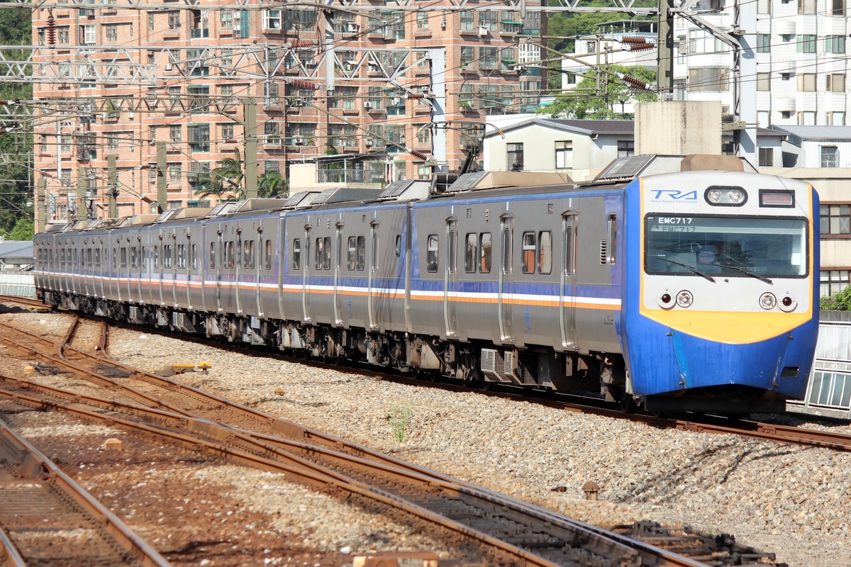 台湾鉄路管理局  EMU700型 