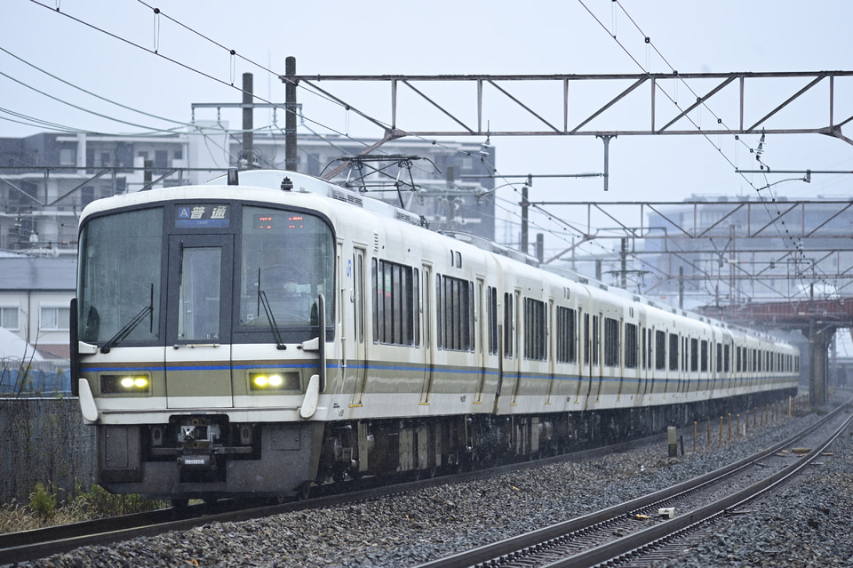 JR西221系B4編成<br class="br-sp" />(ホシB4編成)の写真